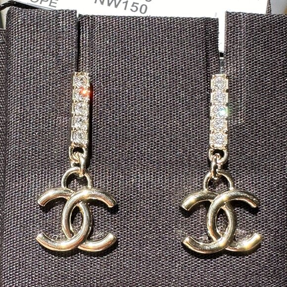 2024P CHANEL GOLD TONE CC LOGO WHITE CRYSTALS DANGLE EARRINGS - Picture 6 of 16